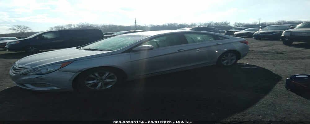 5NPEC4AC1BH001712 2011 HYUNDAI SONATA photo no. 2