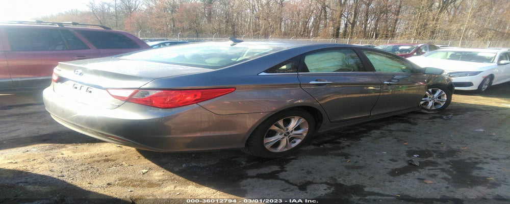 5NPEC4AC1BH235669 2011 HYUNDAI SONATA photo no. 4