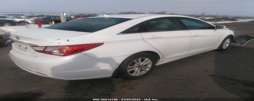 5NPEB4ACXBH121673 2011 HYUNDAI SONATA photo no. 4