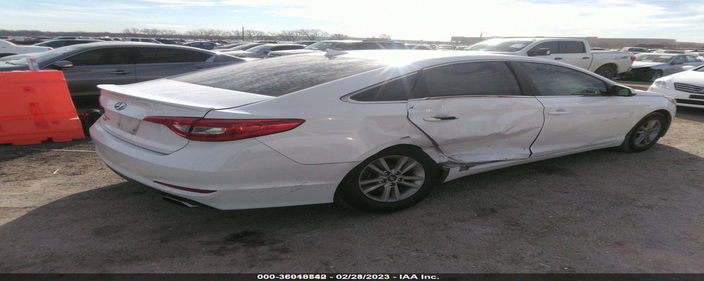 5NPE24AF8FH048626 2015 HYUNDAI SONATA photo no. 4