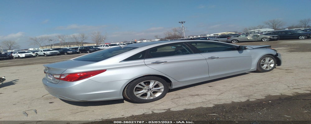 5NPEC4ACXBH227747 2011 HYUNDAI SONATA photo no. 4