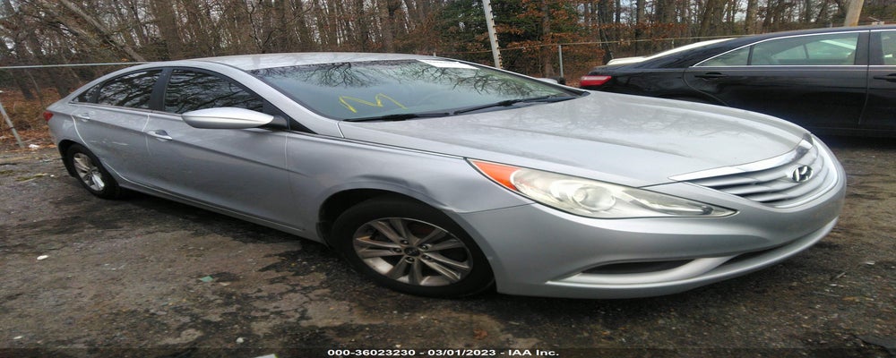 5NPEB4AC4BH127372 2011 HYUNDAI SONATA photo no. 1