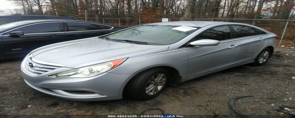 5NPEB4AC4BH127372 2011 HYUNDAI SONATA photo no. 2