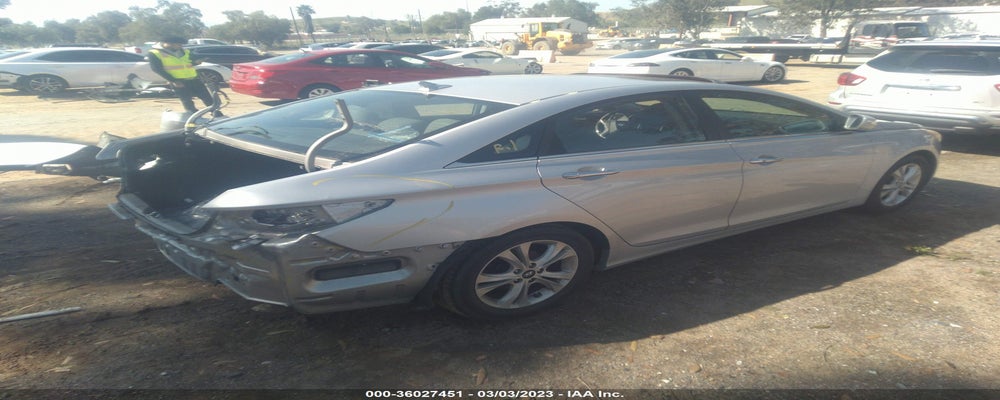 5NPEC4AC3BH300652 2011 HYUNDAI SONATA photo no. 4