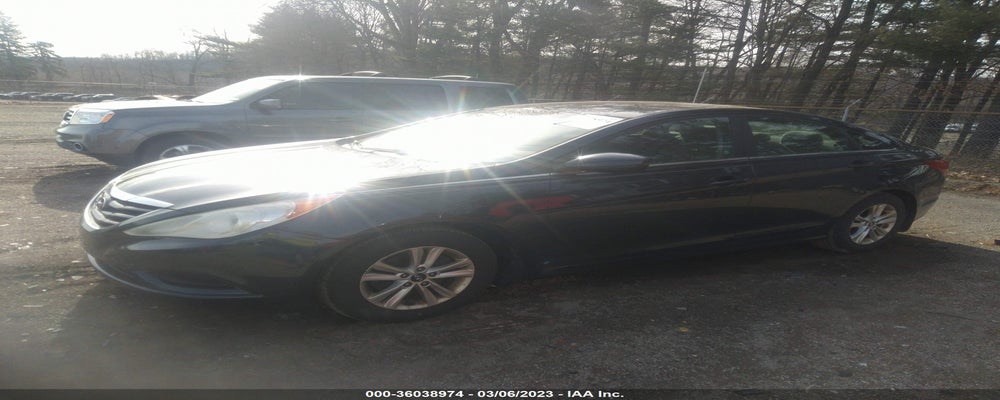 5NPEB4AC4BH216973 2011 HYUNDAI SONATA photo no. 2