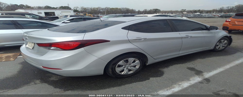 5NPDH4AE1GH743582 2016 HYUNDAI ELANTRA photo no. 4