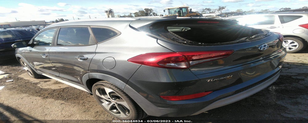KM8J33A24JU640683 2018 HYUNDAI TUCSON photo no. 3