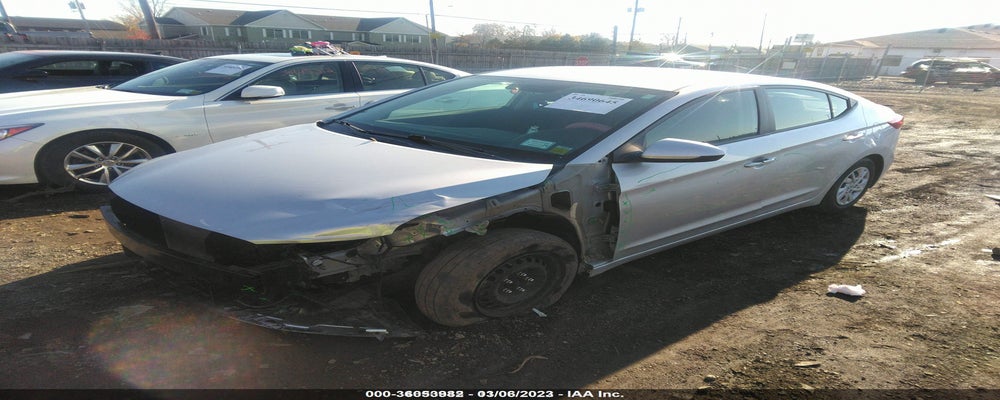 5NPD74LF2JH285924 2018 HYUNDAI ELANTRA photo no. 2