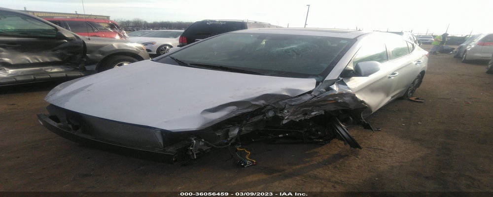 5NPD84LF4JH323313 2018 HYUNDAI ELANTRA photo no. 2