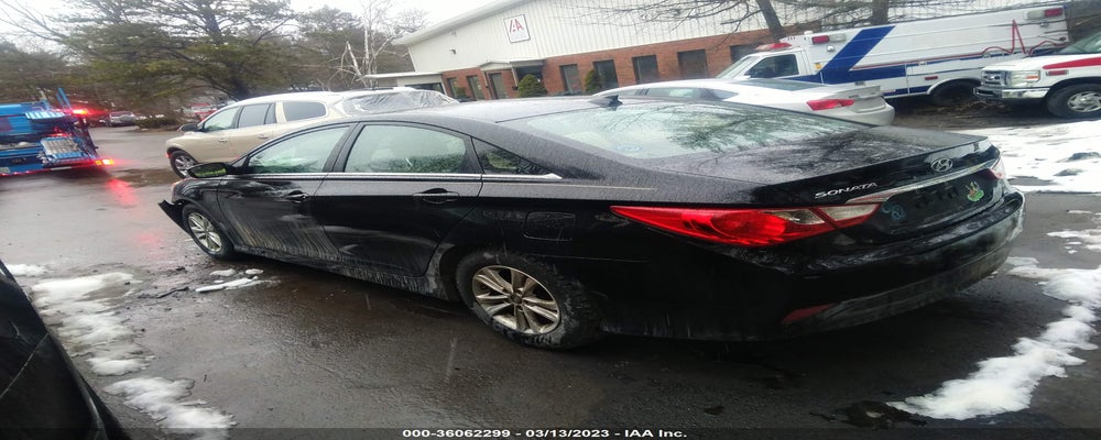 5NPEB4AC4EH825565 2014 HYUNDAI SONATA photo no. 3