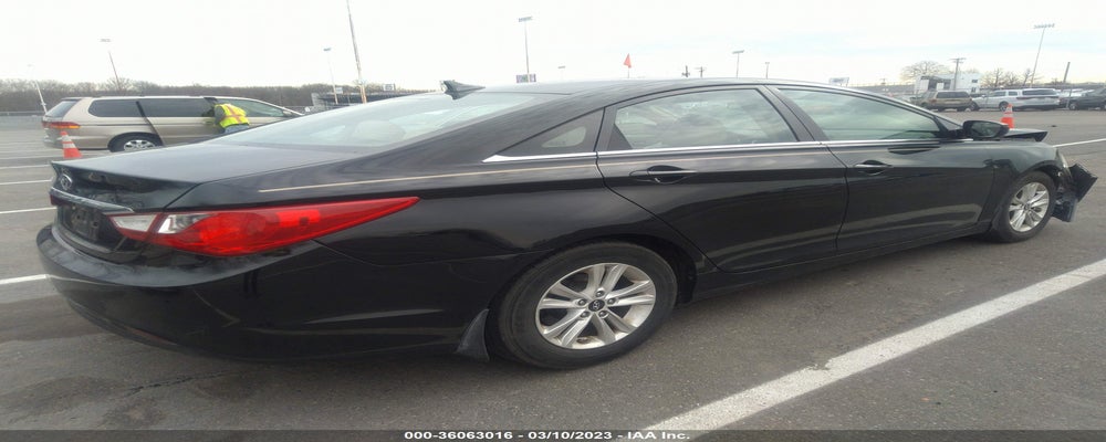 5NPEB4AC4BH132281 2011 HYUNDAI SONATA photo no. 4