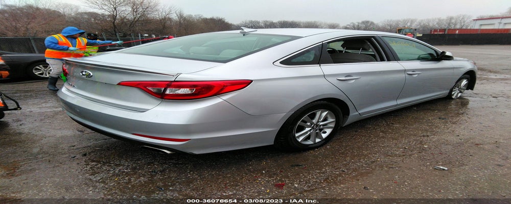 5NPE24AF0FH051214 2015 HYUNDAI SONATA photo no. 4