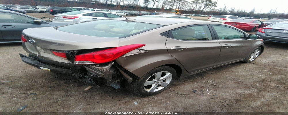 5NPDH4AE6DH431589 2013 HYUNDAI ELANTRA photo no. 4