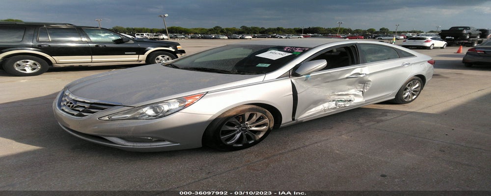5NPEC4AC4BH029682 2011 HYUNDAI SONATA photo no. 2