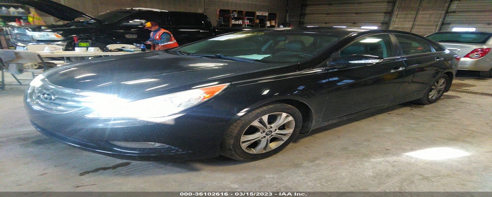 5NPEC4AC6BH144915 2011 HYUNDAI SONATA photo no. 2