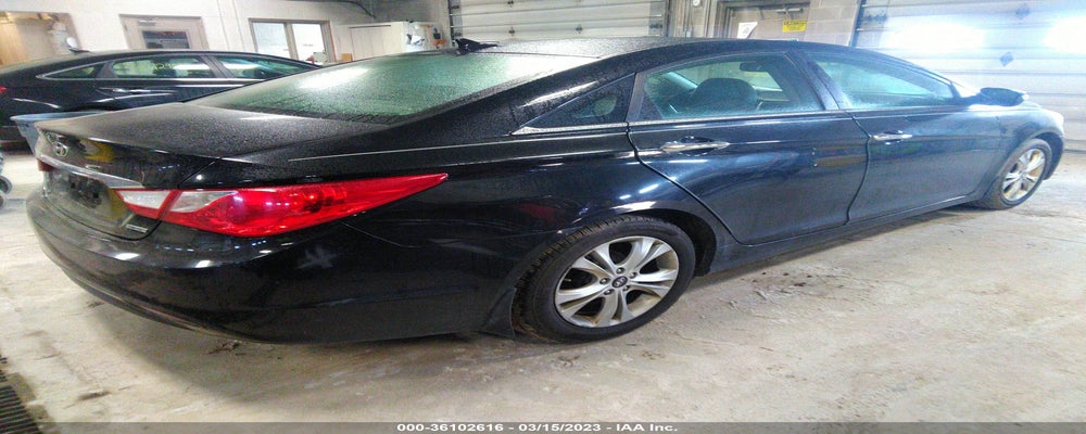 5NPEC4AC6BH144915 2011 HYUNDAI SONATA photo no. 4