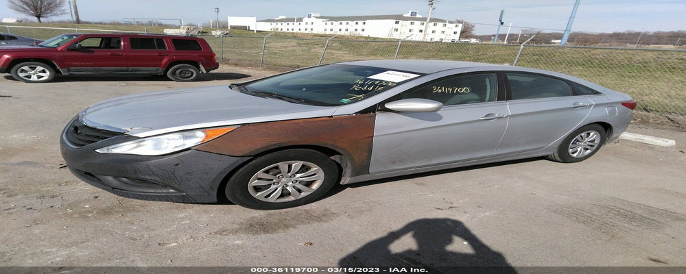 5NPEB4AC4BH164860 2011 HYUNDAI SONATA photo no. 2