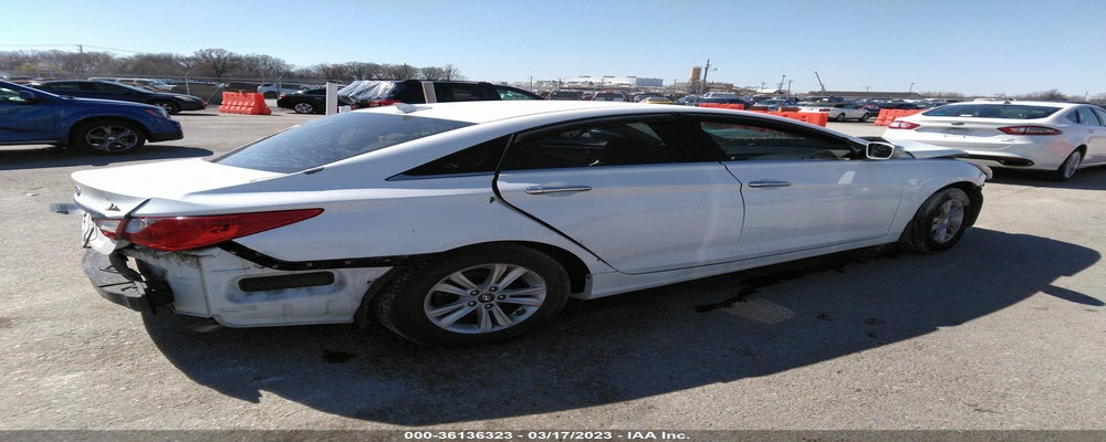 5NPEB4AC8BH196694 2011 HYUNDAI SONATA photo no. 4