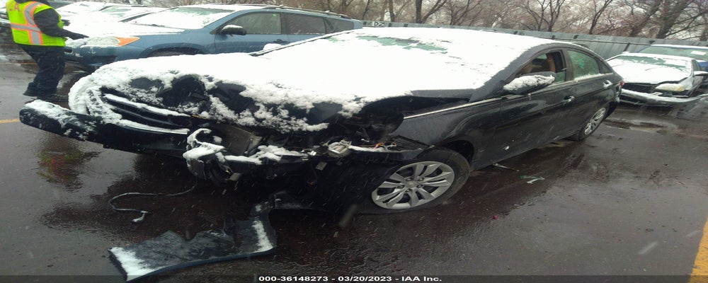 5NPEB4AC0BH192588 2011 HYUNDAI SONATA photo no. 2