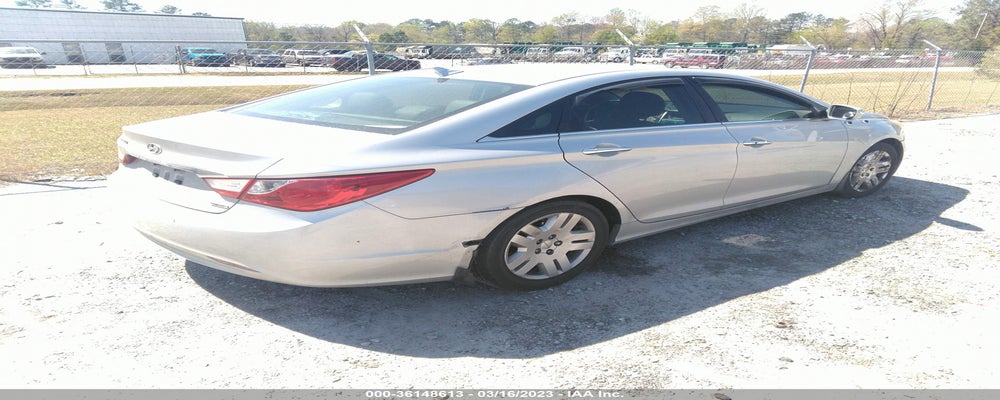 5NPEC4AC0BH153903 2011 HYUNDAI SONATA photo no. 4