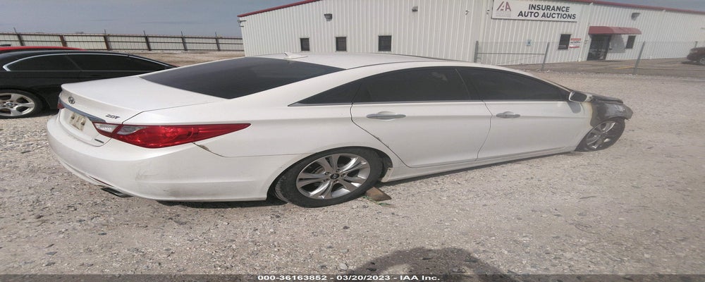 5NPEC4AB8BH307085 2011 HYUNDAI SONATA photo no. 4
