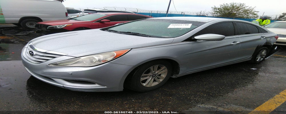5NPEB4AC1BH097649 2011 HYUNDAI SONATA photo no. 2