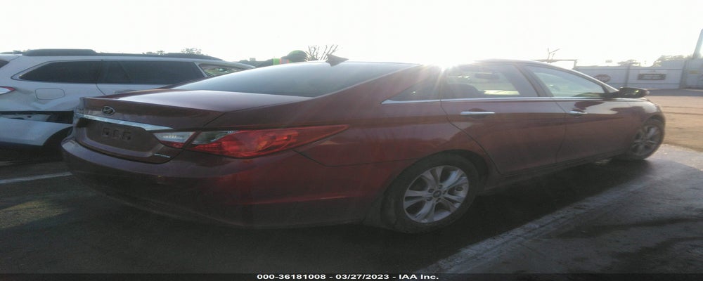 5NPEC4AC9BH105977 2011 HYUNDAI SONATA photo no. 4