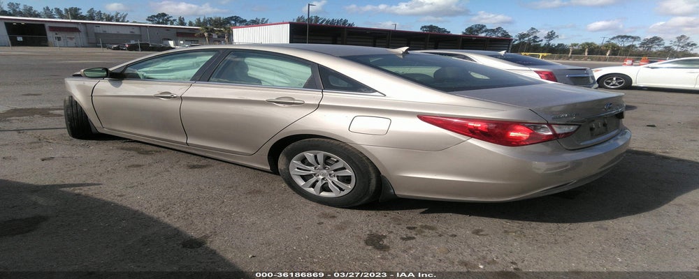 5NPEB4AC8BH182777 2011 HYUNDAI SONATA photo no. 3