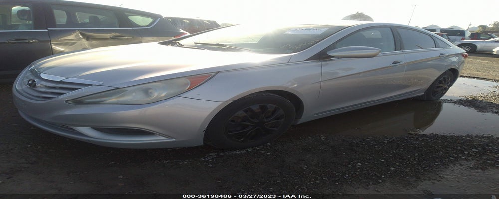 5NPEB4AC0BH068563 2011 HYUNDAI SONATA photo no. 2