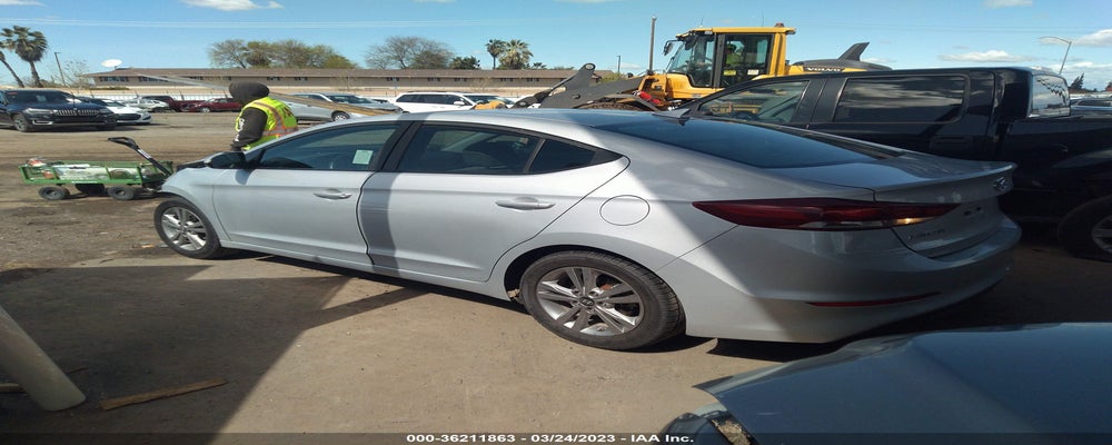 KMHD84LFXJU493113 2018 HYUNDAI ELANTRA photo no. 3