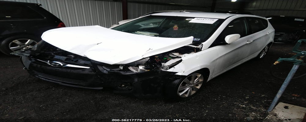 KMHCU5AE2DU108073 2013 HYUNDAI ACCENT photo no. 2
