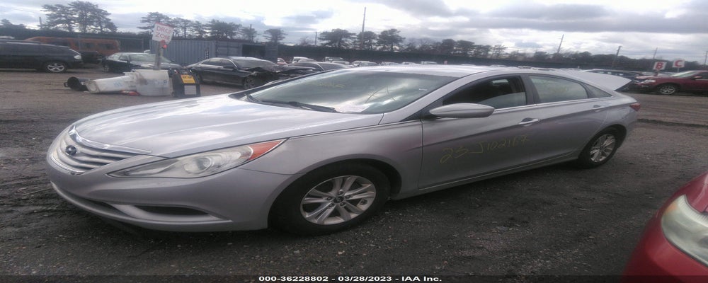 5NPEB4AC3BH076804 2011 HYUNDAI SONATA photo no. 2