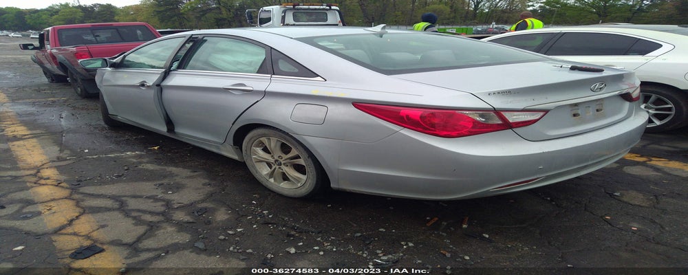 5NPEB4AC3BH216107 2011 HYUNDAI SONATA photo no. 3
