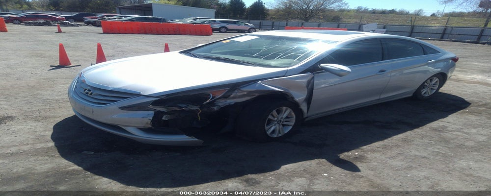 5NPEB4AC3BH227883 2011 HYUNDAI SONATA photo no. 2