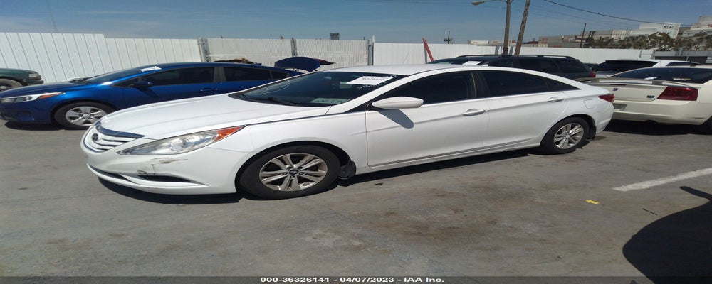 5NPEB4AC8BH111577 2011 HYUNDAI SONATA photo no. 2