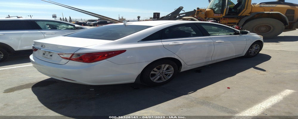 5NPEB4AC8BH111577 2011 HYUNDAI SONATA photo no. 4