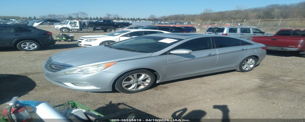 5NPEC4AC0BH001572 2011 HYUNDAI SONATA photo no. 2
