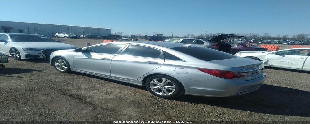 5NPEC4AC0BH001572 2011 HYUNDAI SONATA photo no. 3