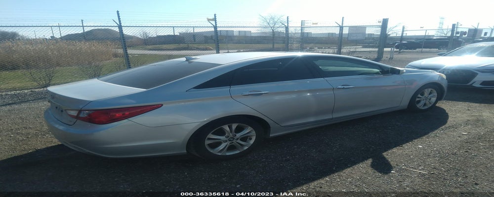 5NPEC4AC0BH001572 2011 HYUNDAI SONATA photo no. 4