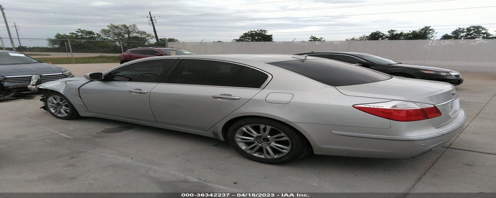 KMHGC4DF5BU127457 2011 HYUNDAI GENESIS photo no. 3