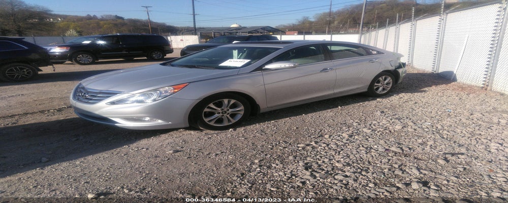 5NPEC4AB0BH305105 2011 HYUNDAI SONATA photo no. 2