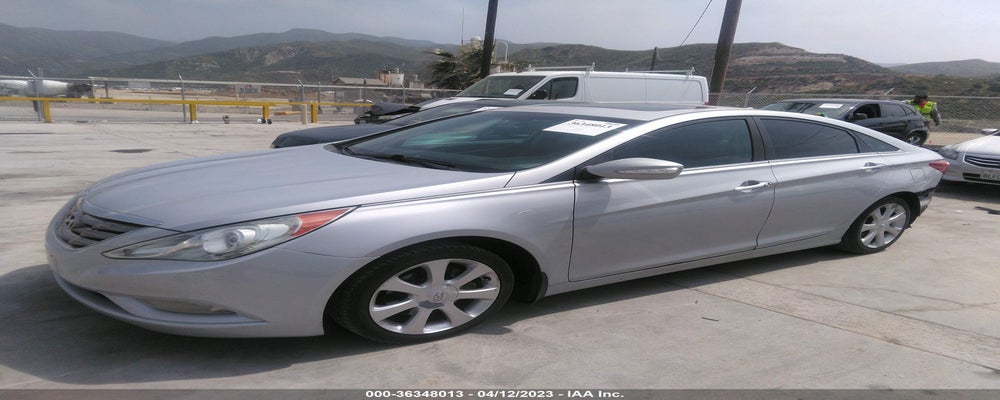 5NPEC4AC1BH137953 2011 HYUNDAI SONATA photo no. 2