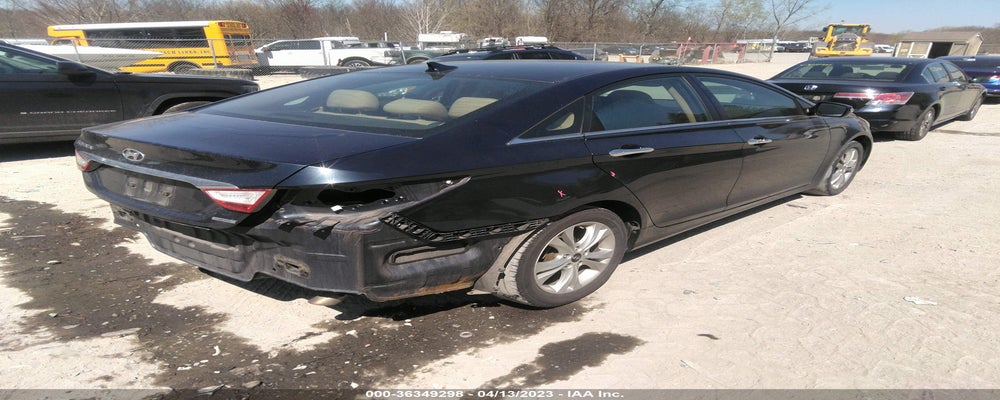 5NPEC4AC8BH143037 2011 HYUNDAI SONATA photo no. 4