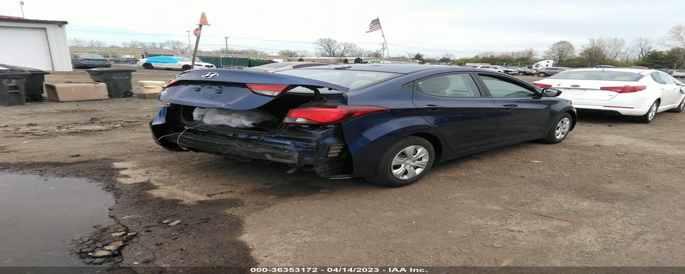 5NPDH4AE1GH715880 2016 HYUNDAI ELANTRA photo no. 4
