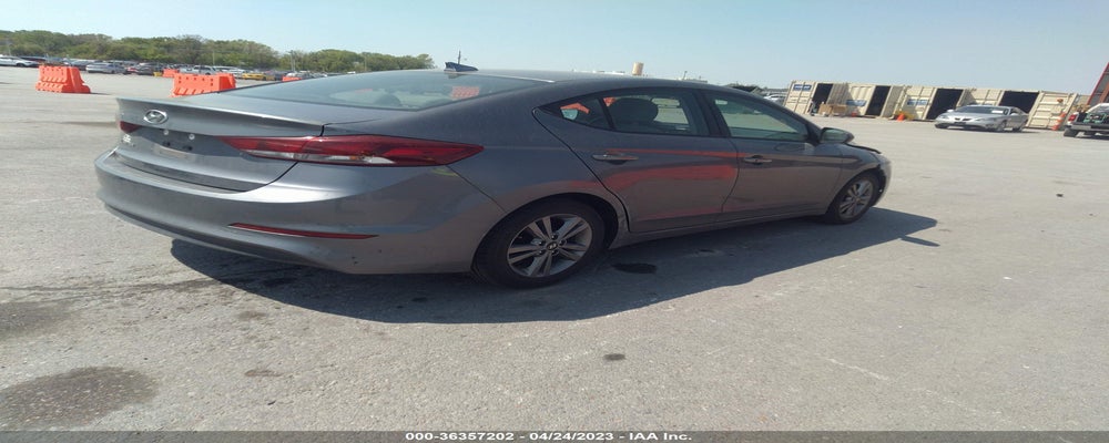 KMHD84LF0HU180033 2017 HYUNDAI ELANTRA photo no. 4