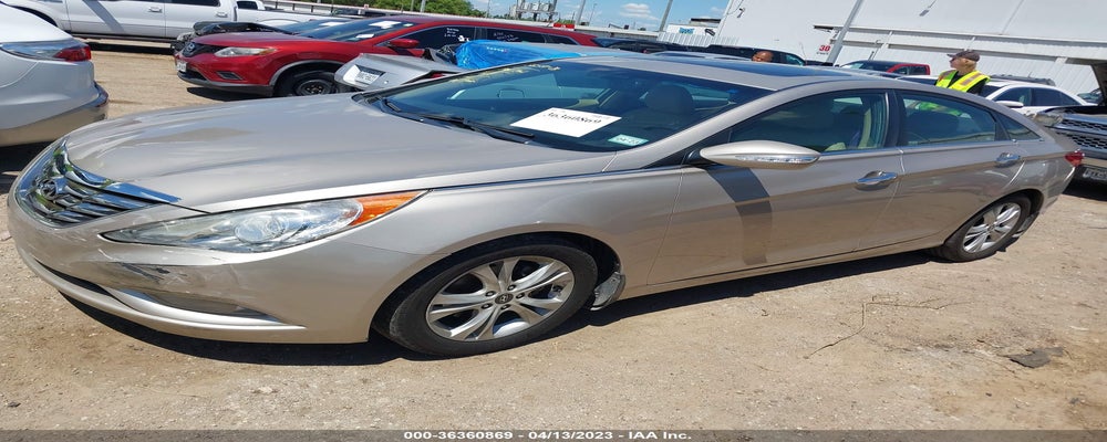 5NPEC4AC1BH122417 2011 HYUNDAI SONATA photo no. 2