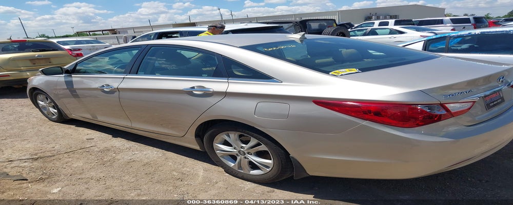 5NPEC4AC1BH122417 2011 HYUNDAI SONATA photo no. 3