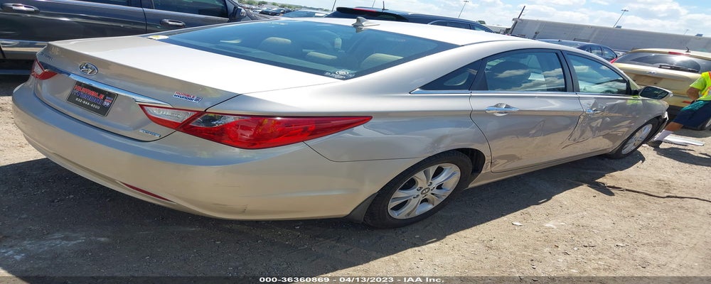 5NPEC4AC1BH122417 2011 HYUNDAI SONATA photo no. 4
