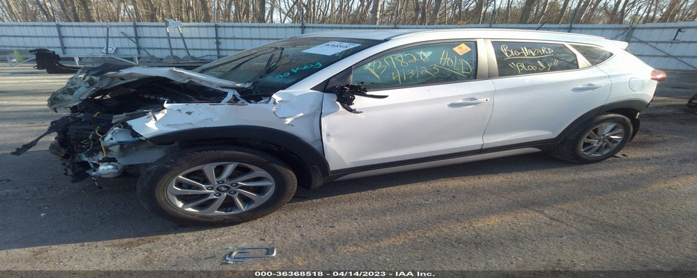 KM8J3CA25HU486527 2017 HYUNDAI TUCSON photo no. 2