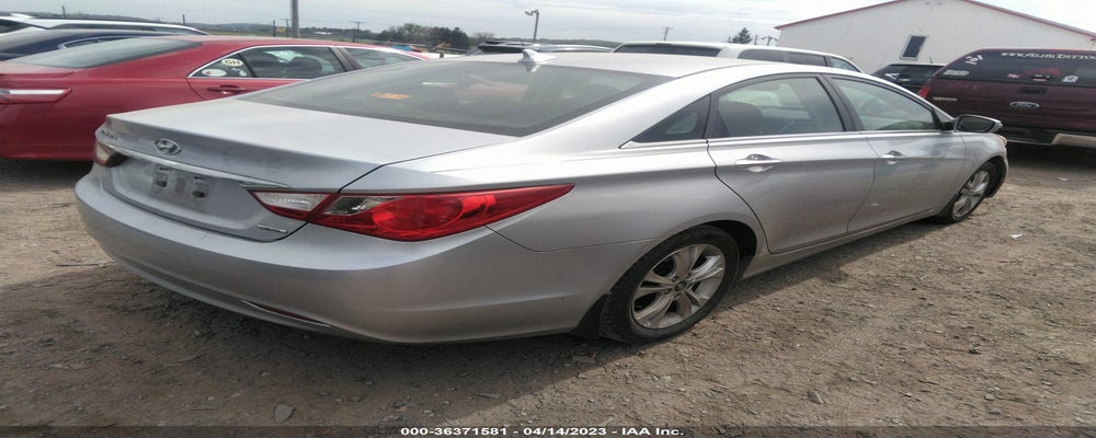 5NPEC4AC6BH146938 2011 HYUNDAI SONATA photo no. 4